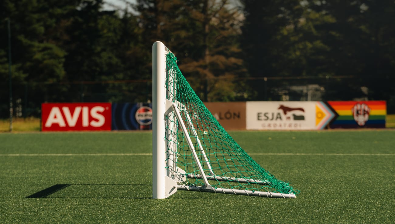 EasyGoal færanlegt fótboltamark á velli